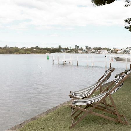 Black Swan Waterfront Motel (Adults Only) Swansea Exterior photo