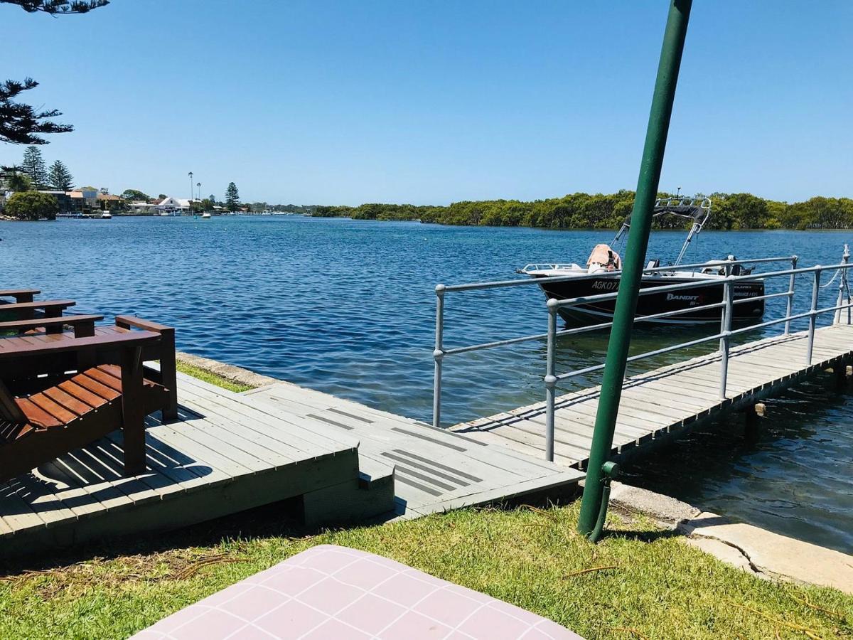 Black Swan Waterfront Motel (Adults Only) Swansea Exterior photo