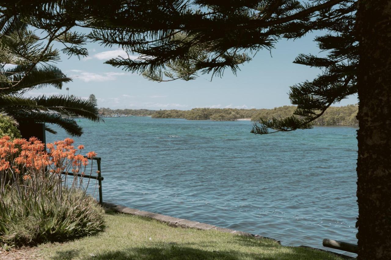 Black Swan Waterfront Motel (Adults Only) Swansea Exterior photo