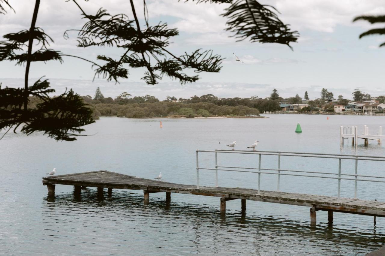 Black Swan Waterfront Motel (Adults Only) Swansea Exterior photo