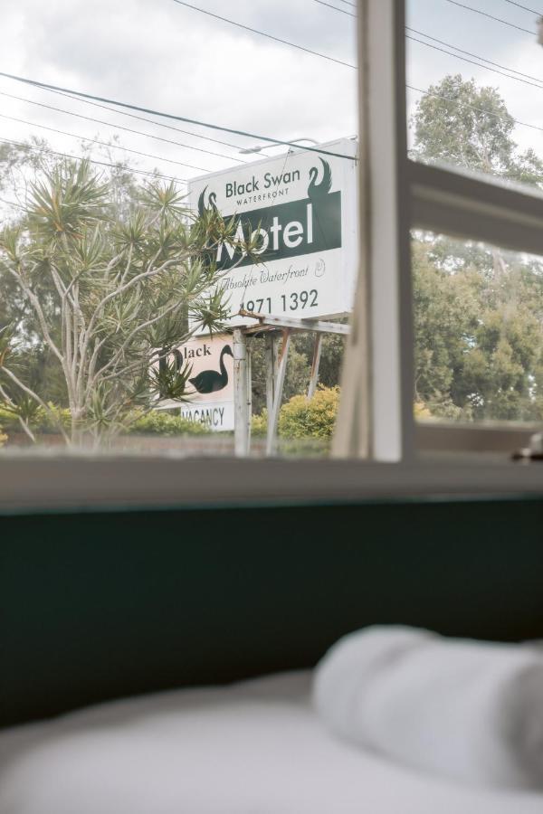 Black Swan Waterfront Motel (Adults Only) Swansea Exterior photo