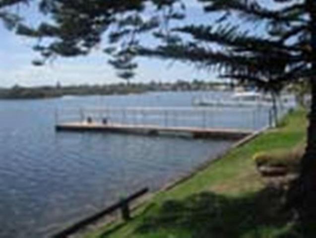 Black Swan Waterfront Motel (Adults Only) Swansea Exterior photo
