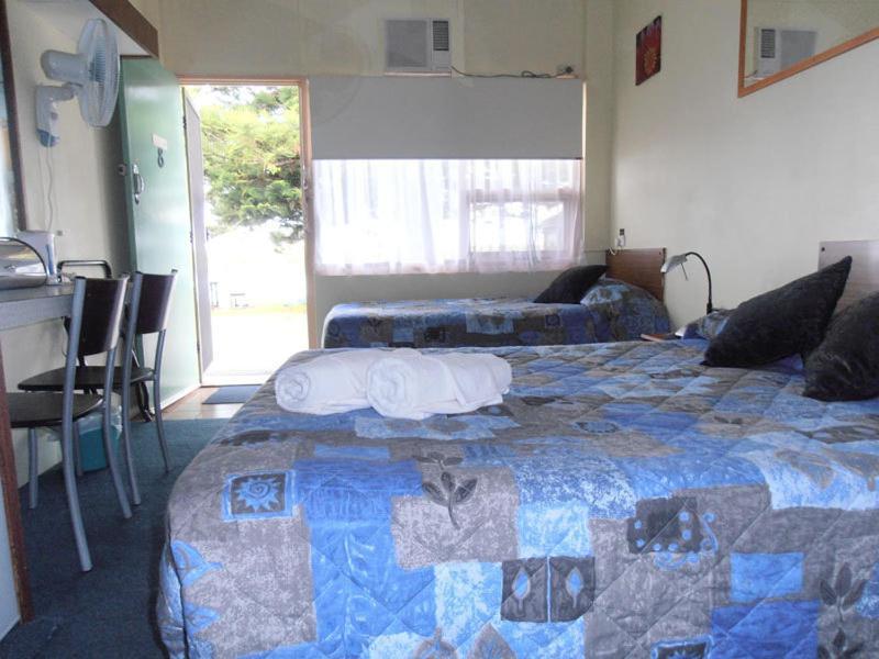 Black Swan Waterfront Motel (Adults Only) Swansea Exterior photo