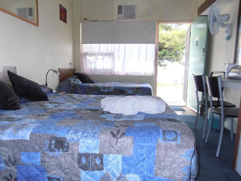 Black Swan Waterfront Motel (Adults Only) Swansea Exterior photo