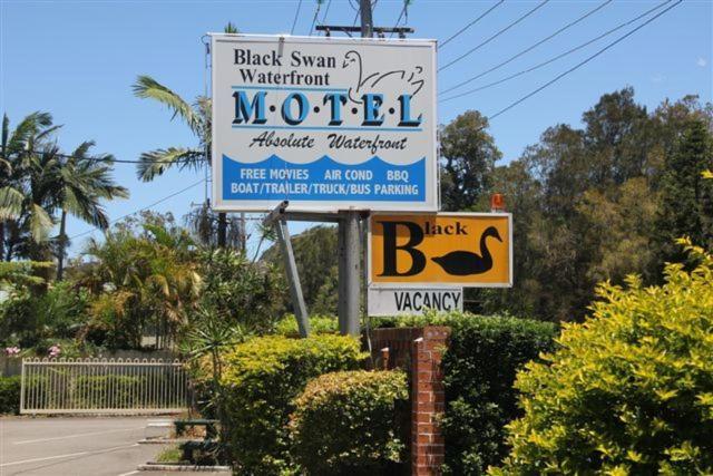 Black Swan Waterfront Motel (Adults Only) Swansea Exterior photo